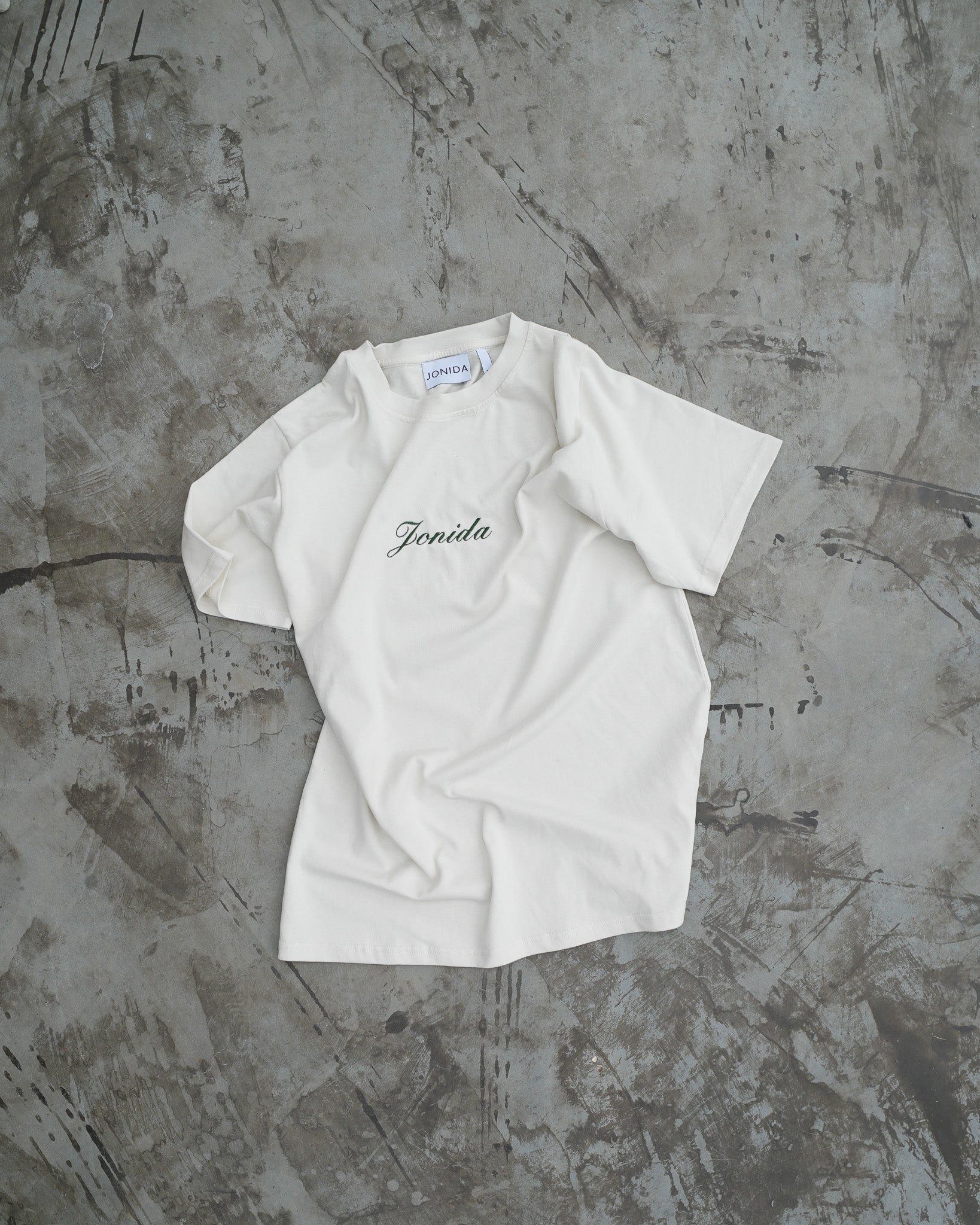 Personligt Broderad T-shirt - Liten Text