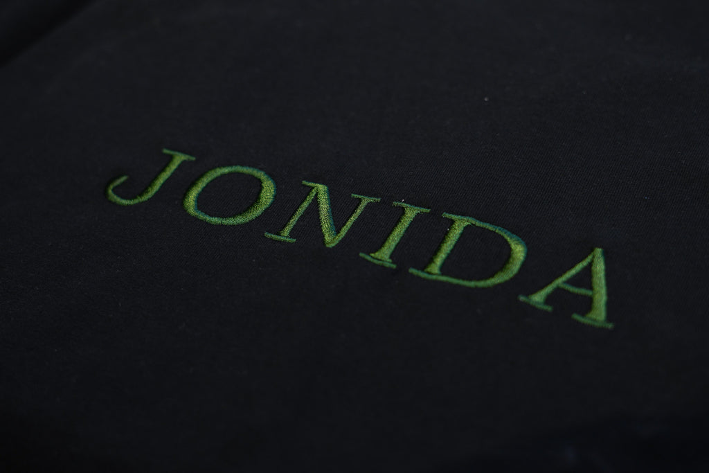 Personligt Broderad T-shirt - Stor Text