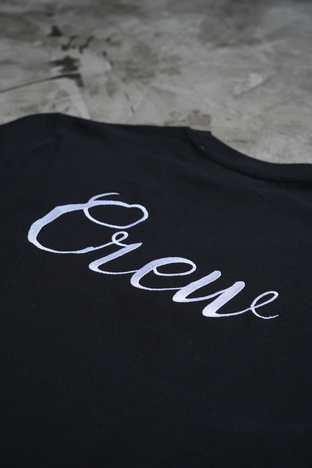 Personligt Broderad T-shirt med Ryggbrodyr- Stor Text