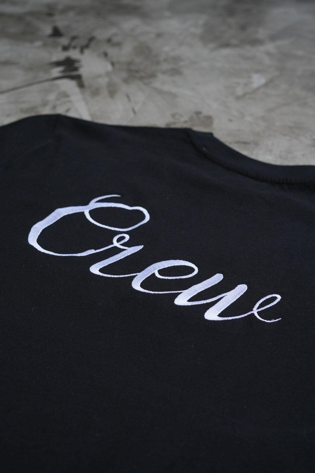 Personligt Broderad T-shirt med Ryggbrodyr- Stor Text