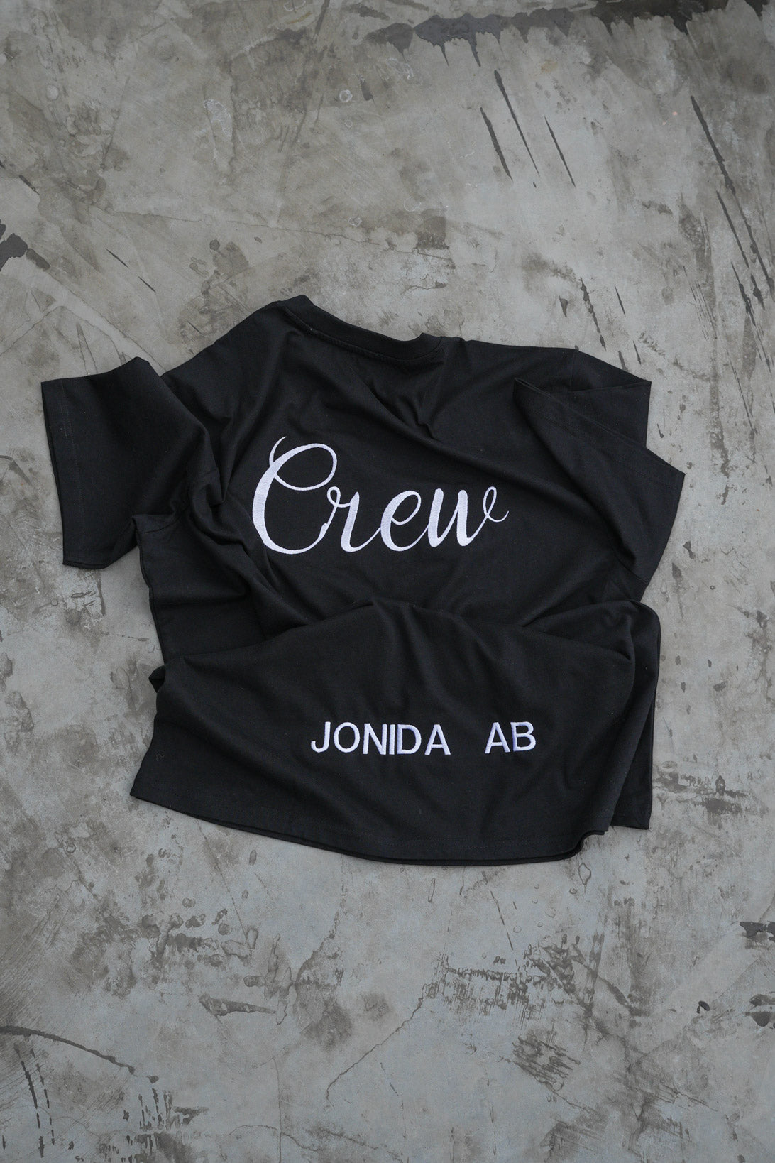 Personligt Broderad T-shirt med Ryggbrodyr- Stor Text