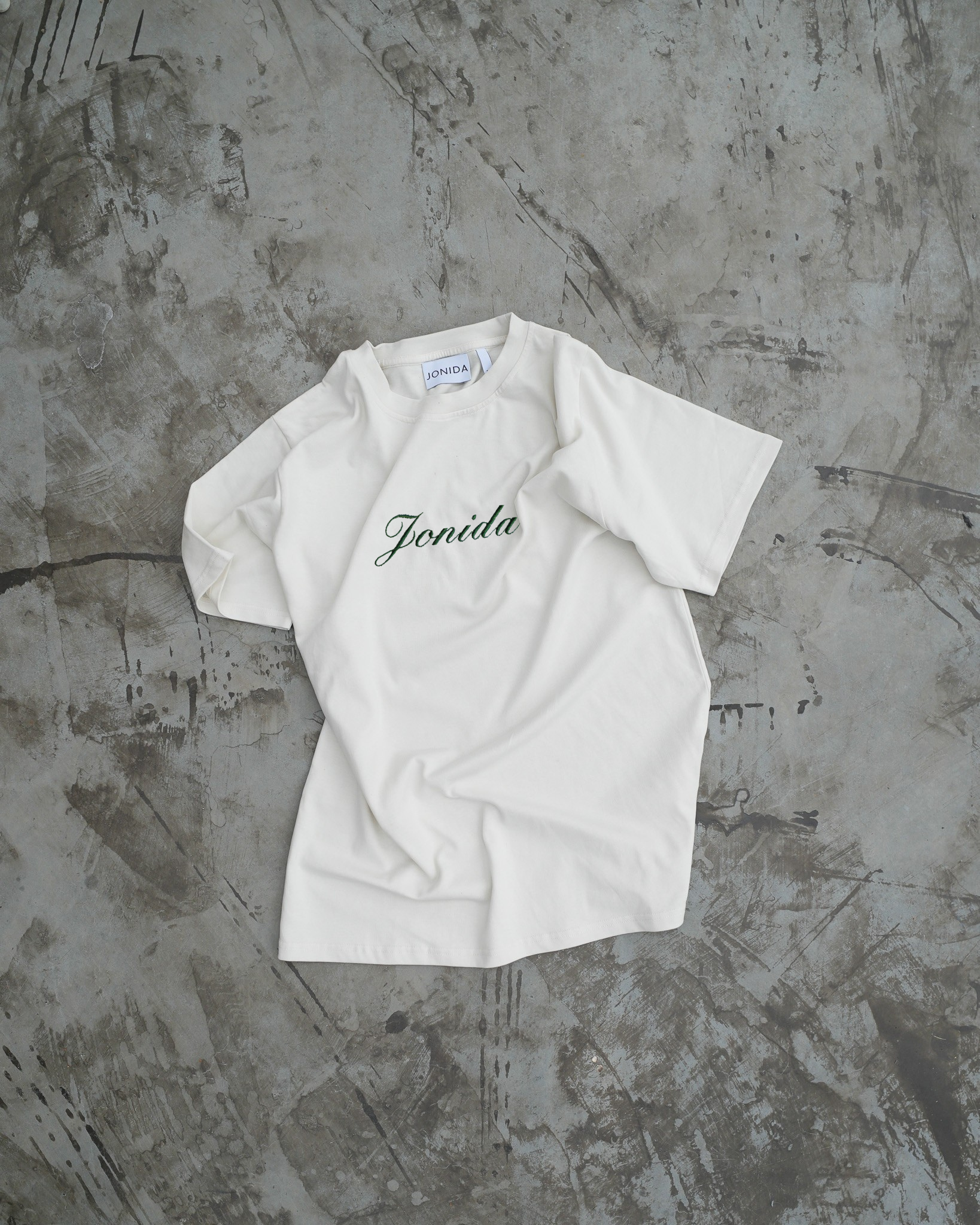 Personligt Broderad T-shirt - Stor Text